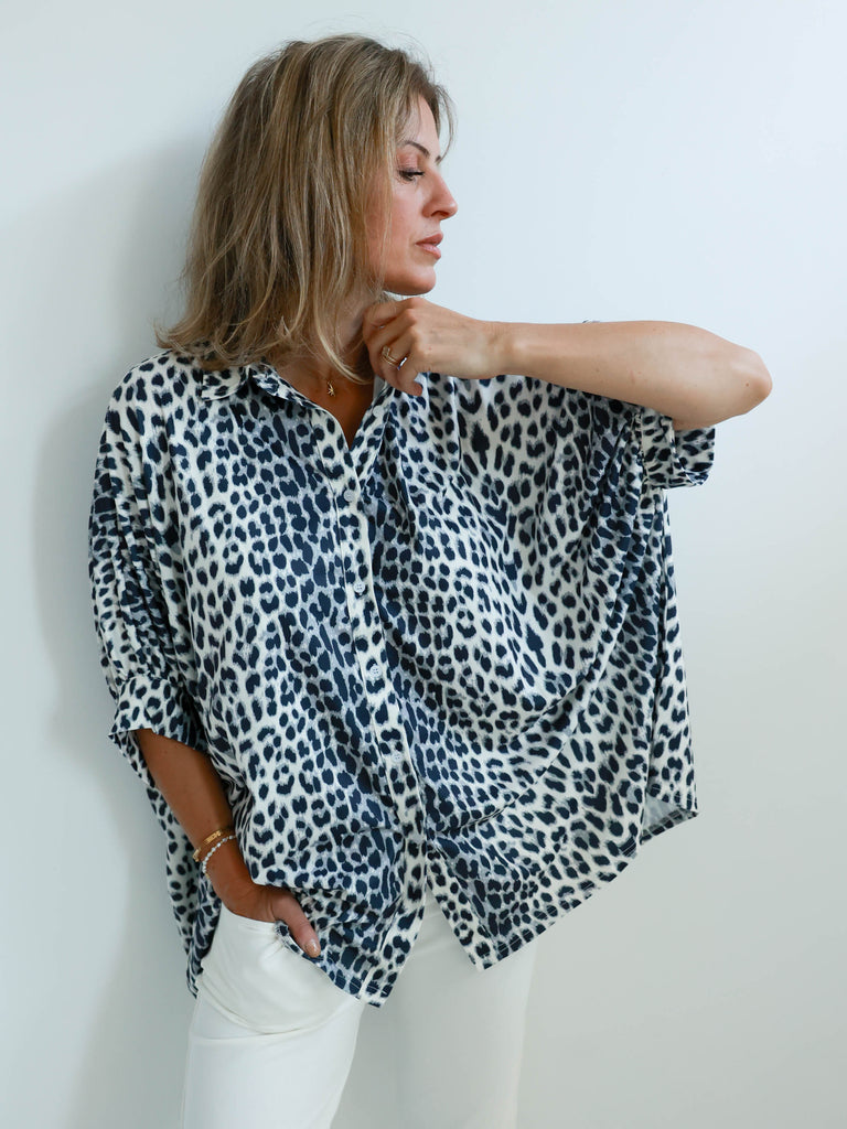 TILLA oversized Bluse - leo grau/schwarz