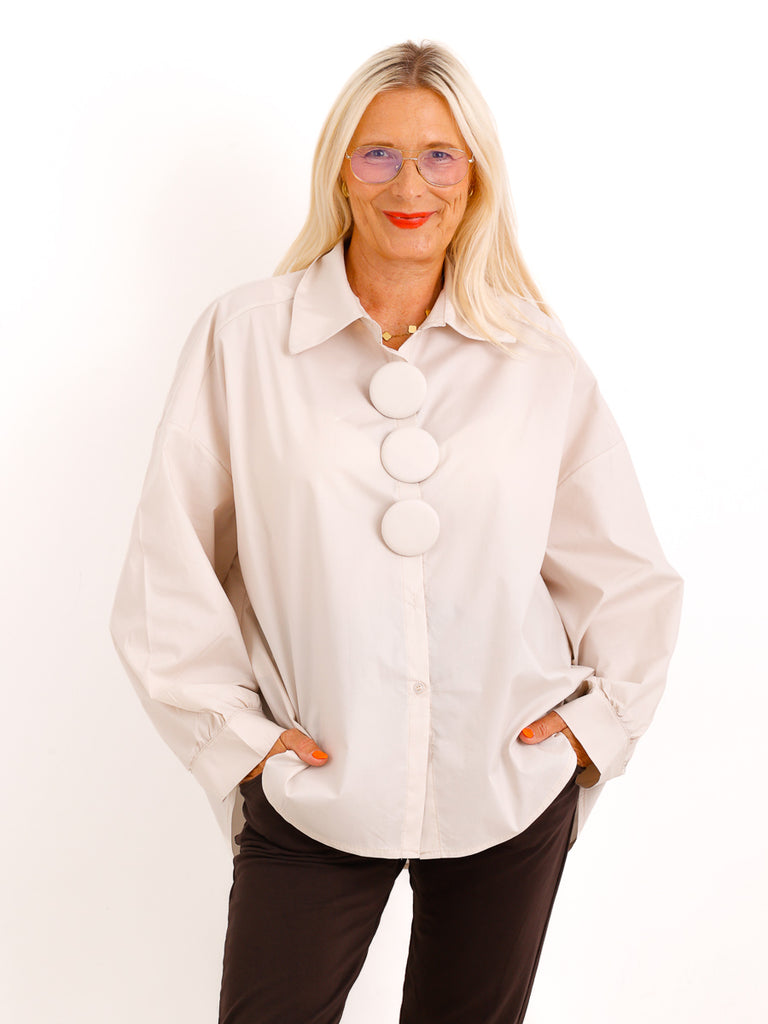 Bluse HAZEL.S – Stilvolle Bluse mit abnehmbaren Statement-Knöpfen – Gr. 38-48