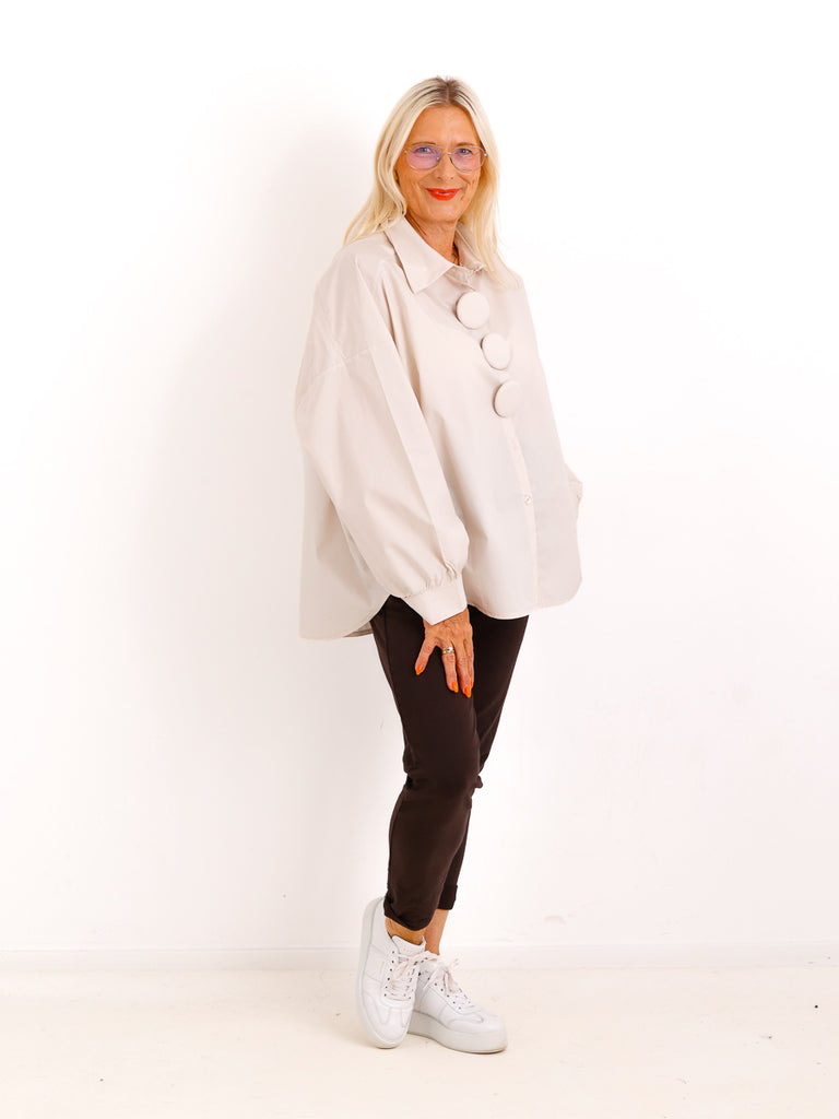 Bluse HAZEL.S – Stilvolle Bluse mit abnehmbaren Statement-Knöpfen – Gr. 38-48