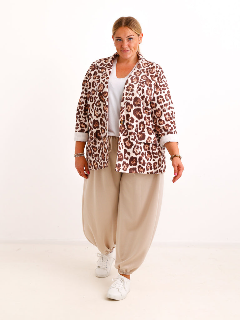 Curvy Size Blazer ELVARI – Leo-Look mit klassischem Reverskragen – Gr. 44–54
