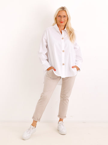 Oversize Bluse VIRELLA – Abnehmbare Statement-Blumenknöpfe mit Klick-System – Gr. 40–46