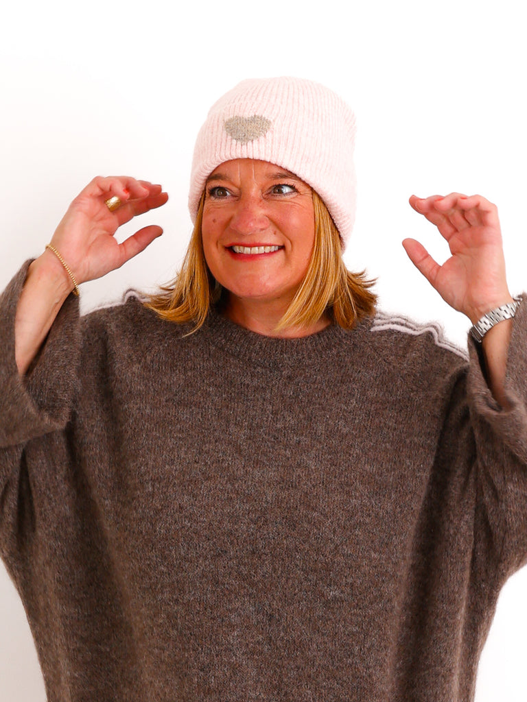 Strick-Beanie LISELLE – Softer Rippstrick mit Statement-Herz
