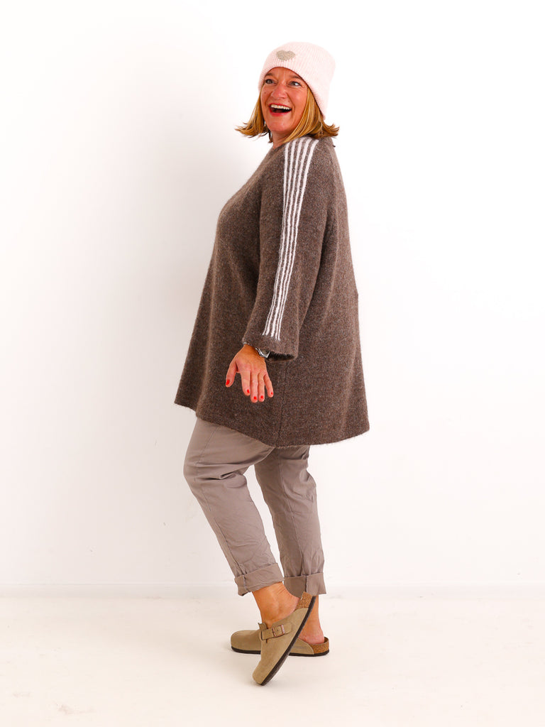 Curvy Size Pullover LUNELL – Extra langer Schnitt mit besonderen Ärmeldetails – Gr. 42–48