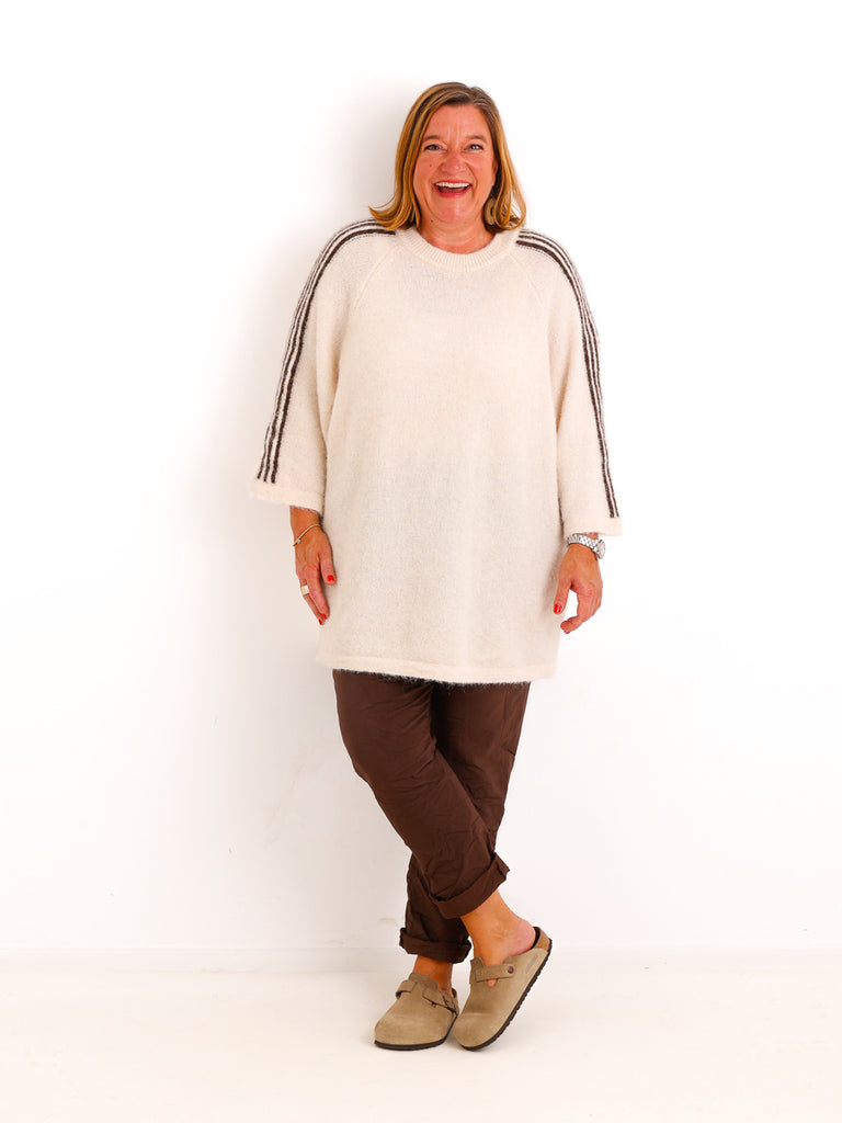 Curvy Size Pullover LUNELL – Extra langer Schnitt mit besonderen Ärmeldetails – Gr. 42–48