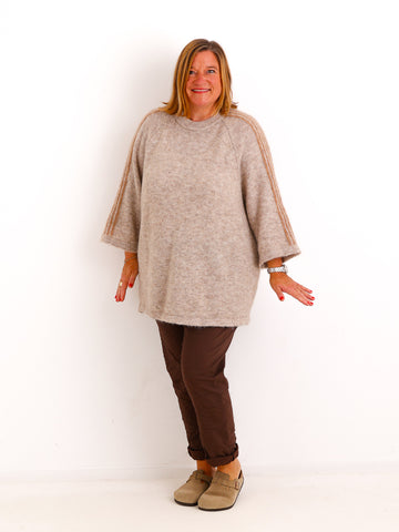 Curvy Size Pullover LUNELL – Extra langer Schnitt mit besonderen Ärmeldetails – Gr. 42–48