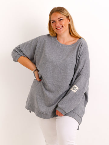 Curvy Size Sweatshirt MAILYS – Extra langer Oversize-Schnitt mit Patch-Details – Gr. 46–56
