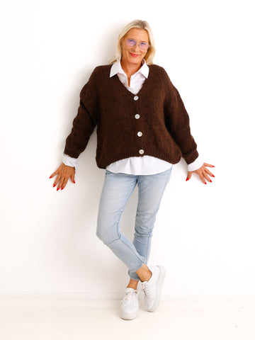 Oversize Strickjacke LIVARA – Flauschiger Glattstrick mit V-Ausschnitt – Gr. 38–44