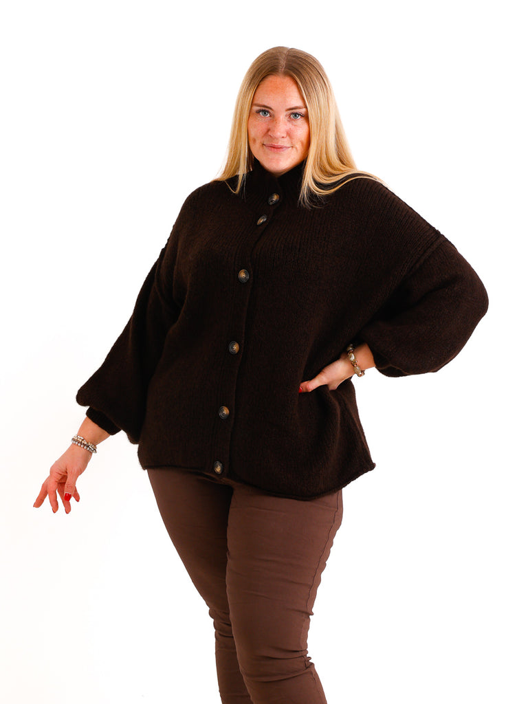 Oversize Strickjacke JUNA – Kuscheliger Wollmix mit Knöpfen in Holzoptik – Gr. 42–48