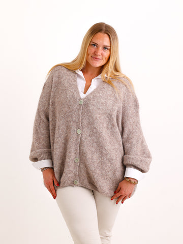 Curvy Size Strickjacke FREDA – Kuscheliger Knopf-Cardigan mit V-Ausschnitt – Gr. 44–54