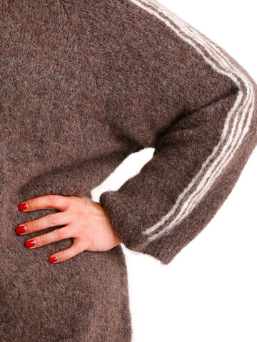 Curvy Size Strickjacke AVEY – Kuscheliger Glattstrick mit edlen Knopfdetails – Gr. 44–52