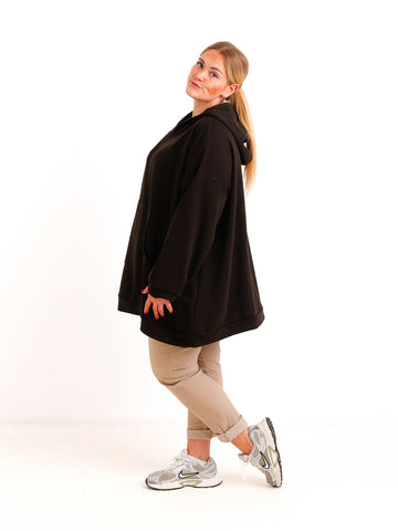 Curvy Size Hoodie ELSI – Extra weiter Long-Hoodie mit Kängurutasche – Gr. 46–56