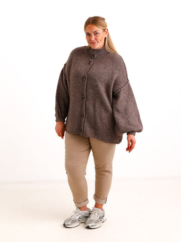 Oversize Strickjacke JUNA – Kuscheliger Wollmix mit Knöpfen in Holzoptik – Gr. 42–48