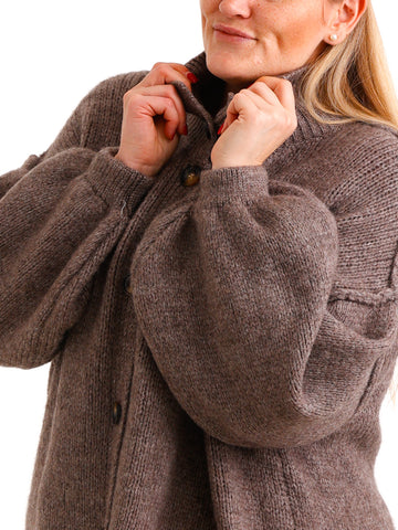 Oversize Strickjacke JUNA – Kuscheliger Wollmix mit Knöpfen in Holzoptik – Gr. 42–48