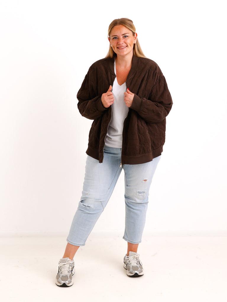 Curvy Size Bomberjacke YLVIE – Feincord mit besonderer Steppstruktur – Gr. 44–52