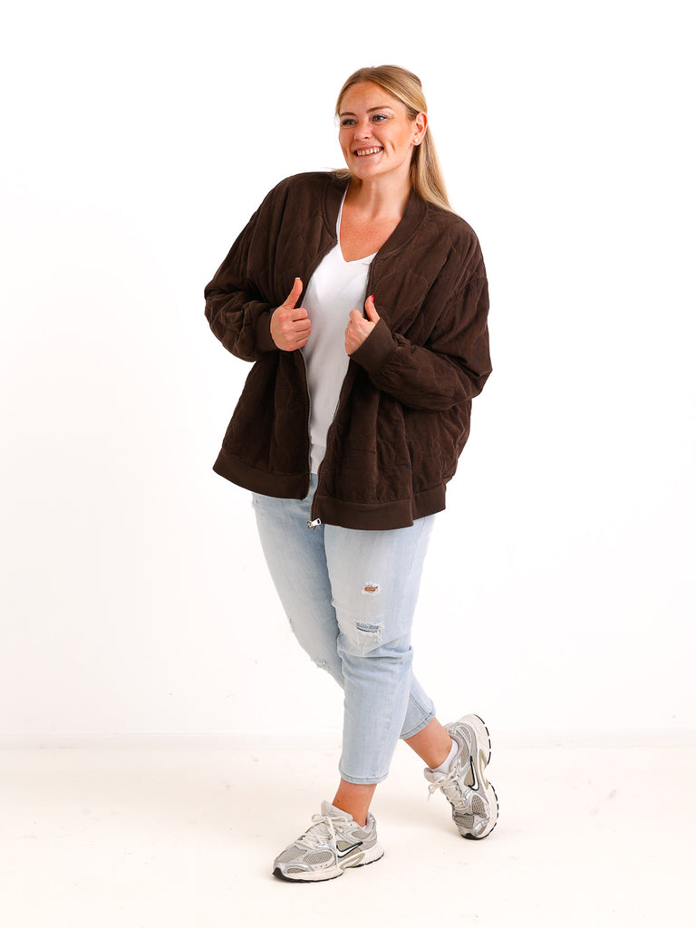 Curvy Size Bomberjacke YLVIE – Feincord mit besonderer Steppstruktur – Gr. 44–52
