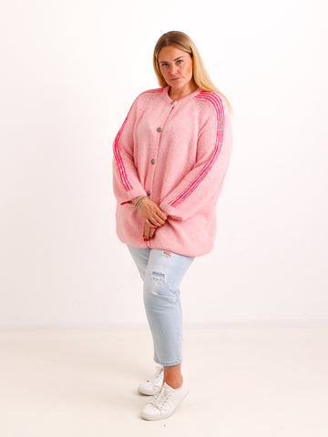 Curvy Size Strickjacke AVEY – Kuscheliger Glattstrick mit edlen Knopfdetails – Gr. 44–52