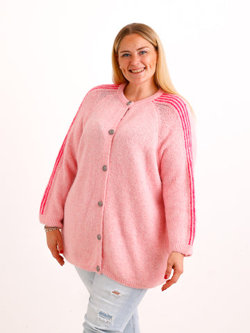 Curvy Size Strickjacke AVEY – Kuscheliger Glattstrick mit edlen Knopfdetails – Gr. 44–52