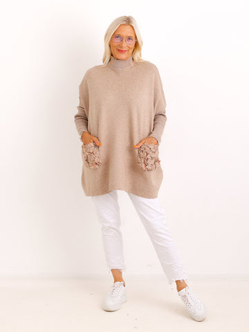 Oversize Strickpullover KATE.S – Weicher Strick mit Turtleneck & Blütentaschen – Gr. 38–48