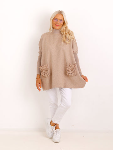 Oversize Strickpullover KATE.S – Weicher Strick mit Turtleneck & Blütentaschen – Gr. 38–48