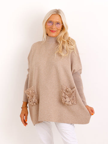 Oversize Strickpullover KATE.S – Weicher Strick mit Turtleneck & Blütentaschen – Gr. 38–48