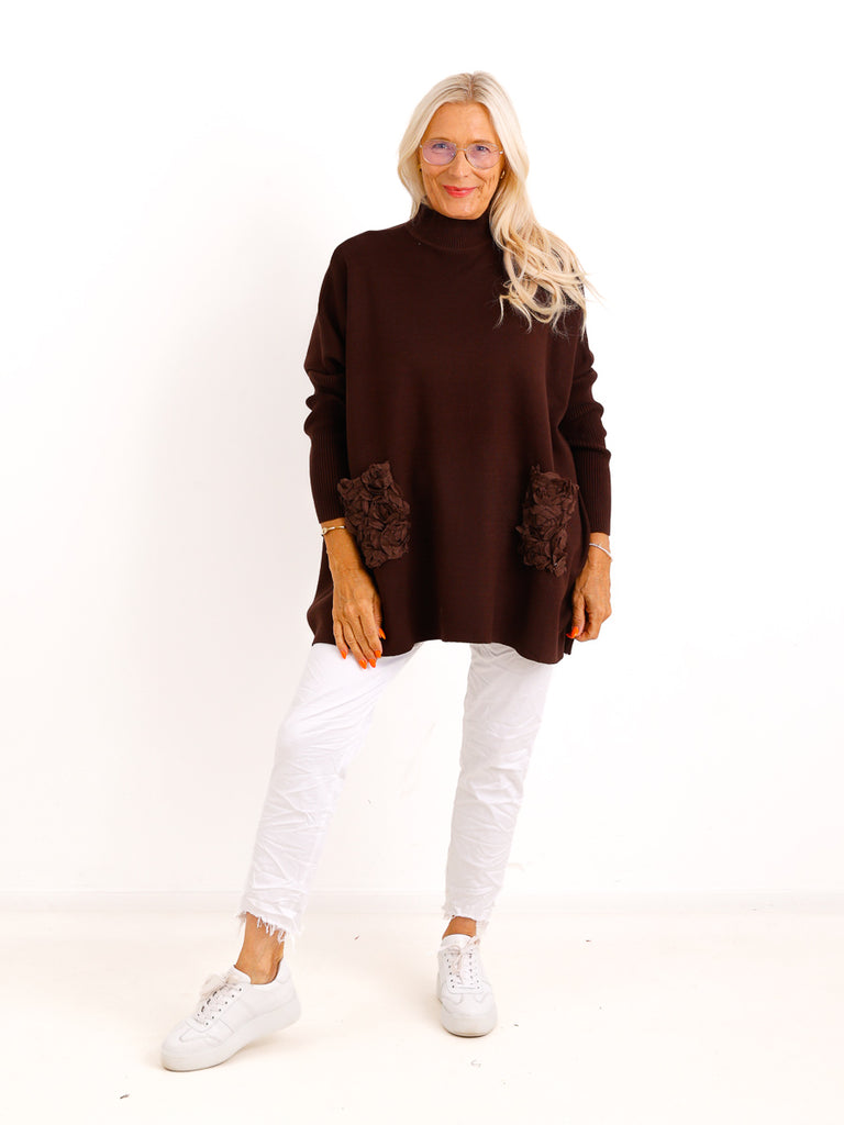 Oversize Strickpullover KATE.S – Weicher Strick mit Turtleneck & Blütentaschen – Gr. 38–48
