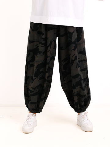 Curvy Size Musselin-Ballonhose NINO – Camouflage-Design aus Baumwolle – Gr. 44–54