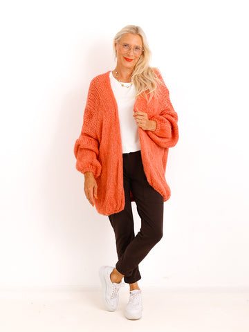 Curvy Strickjacke ELISANE – Weicher Oversize Cardigan mit Herz – Gr. 48–54
