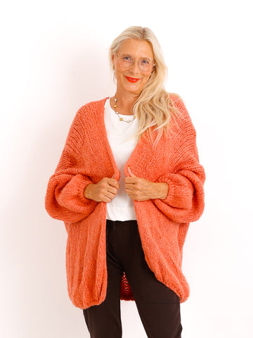 Curvy Strickjacke ELISANE – Weicher Oversize Cardigan mit Herz – Gr. 48–54