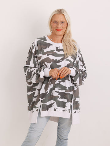 Curvy-Sweater ELISE.S – Lässiger Long-Schnitt im Camouflage-Look – Gr. 42-52