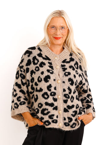Cardigan SERIN – Leo-Print mit edlen goldfarbenen Knöpfen – Gr. 36–44