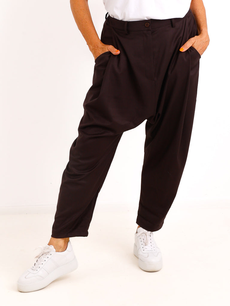 Baggy-Hose LARELL - braun - Extra tiefer Schritt & lässige Silhouette – Größen M–XL