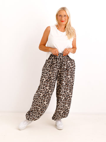 Curvy Size Musselin-Ballonhose CHRIS – LEO-Design aus Baumwolle – Gr. 44–54