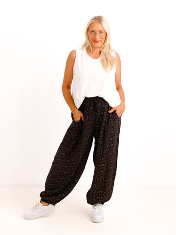 Curvy Size Musselin-Ballonhose CHRIS – LEO-Design aus Baumwolle – Gr. 44–54