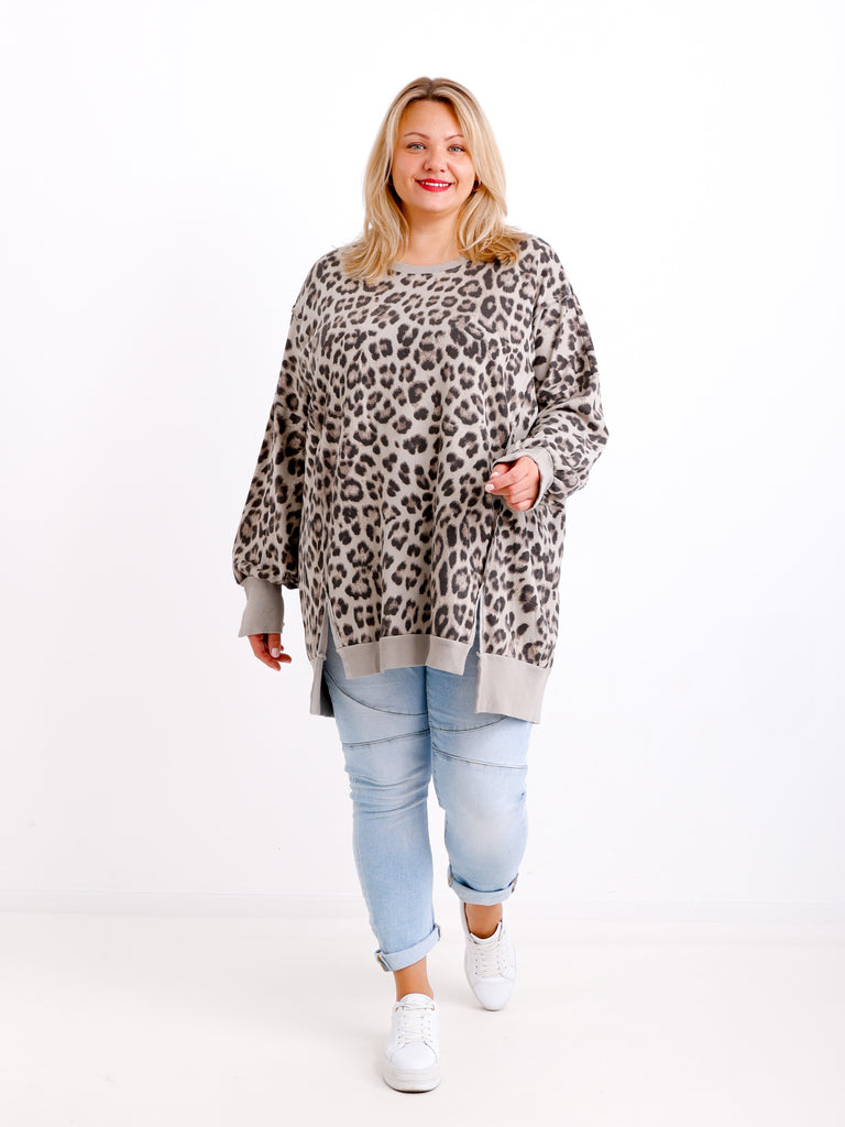 Elise Leo Sweater Curvy Size – langer Pullover in soften Naturtönen