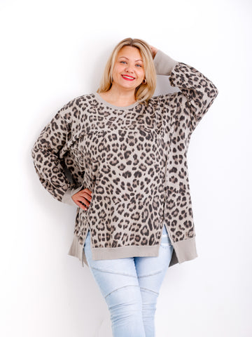 Elise Leo Sweater Curvy Size – langer Pullover in soften Naturtönen