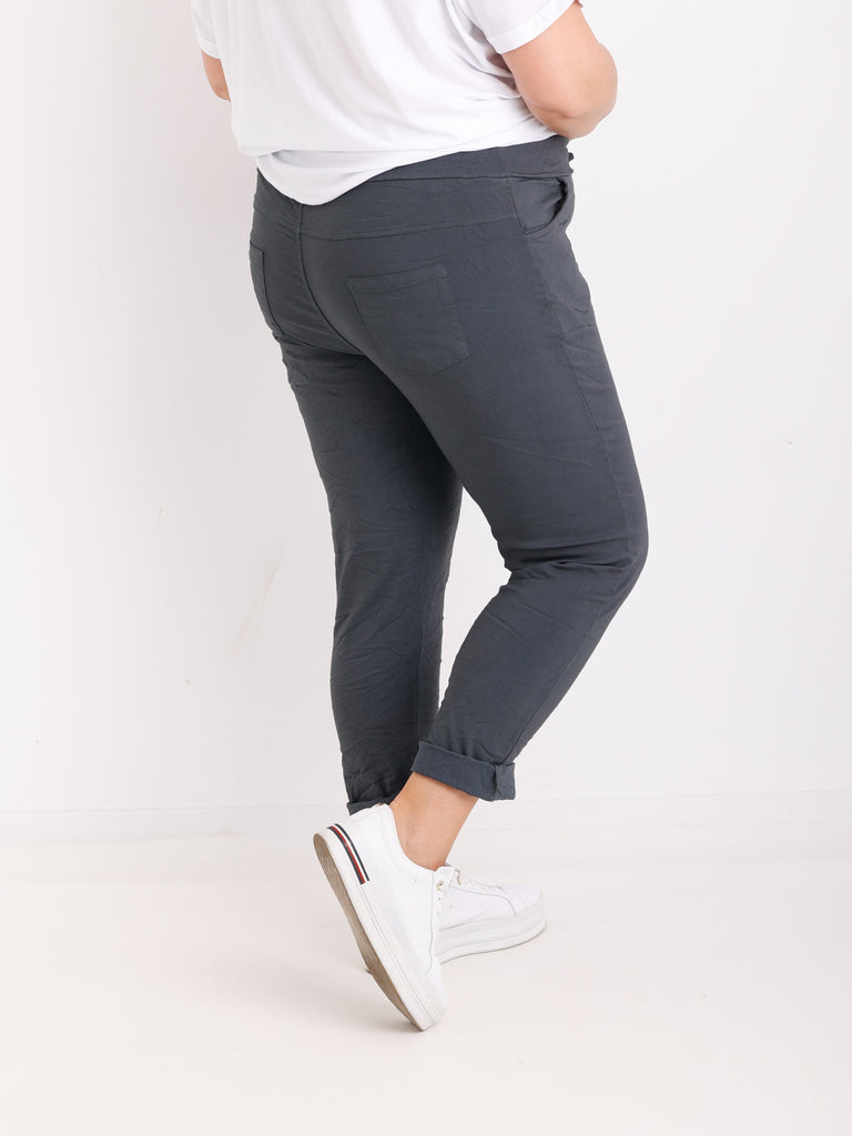 BESSIE Curvy Size Jogpants – Komfort & Style in vielen Farben