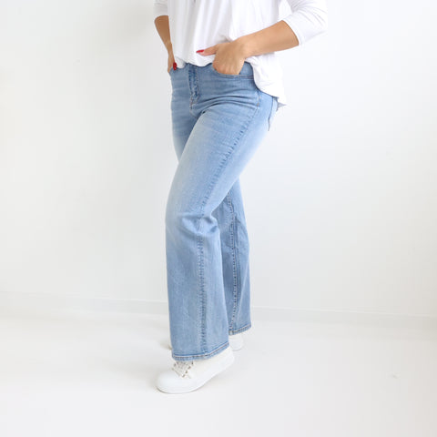 MALIA Wide Leg Jeans