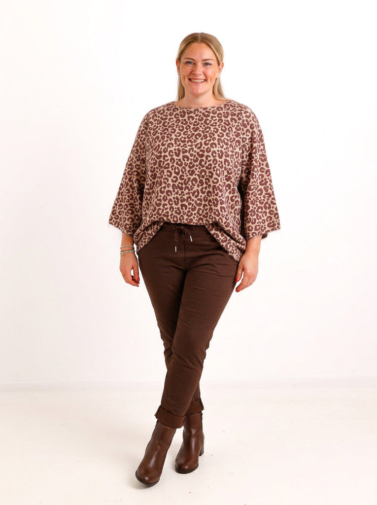 Silberstern Curvy Size Feinstrick-Pullover MARISA mit Leopardenmuster, U-Boot-Ausschnitt und weiten Dreiviertelärmeln