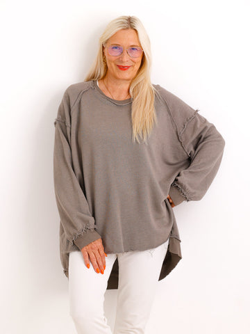 Silberstern Oversize-Sweater Carly.S in Taupe aus reiner Baumwolle mit Inside-Out-Nähten und Vokuhila-Schnitt